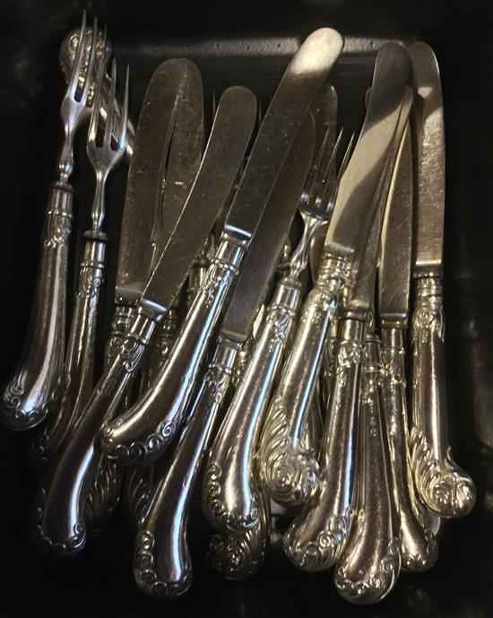 12 knives & 6 forks